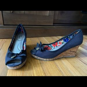 Dexflex Comfort Black Open Toe Wedge - Size 6